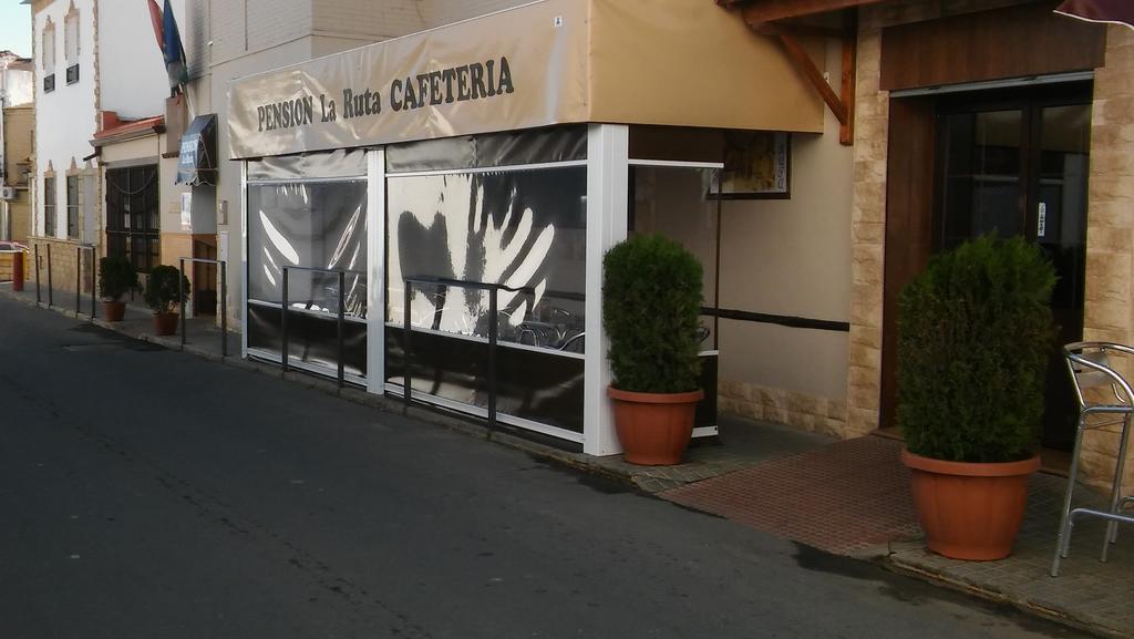 Hostal Pension La Ruta Paterna del Campo Exterior foto