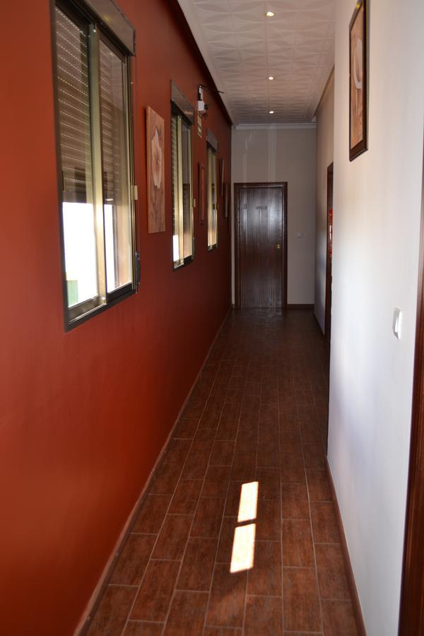 Hostal Pension La Ruta Paterna del Campo Exterior foto